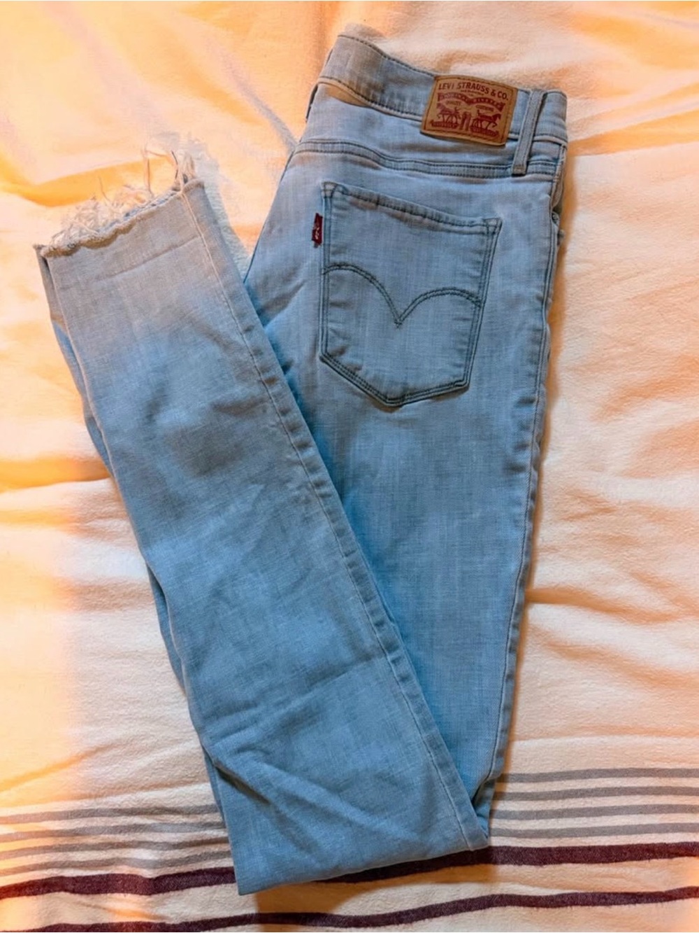Levi's Women's Light Wash High-Rise Skinny Jeans with Frayed Hem
